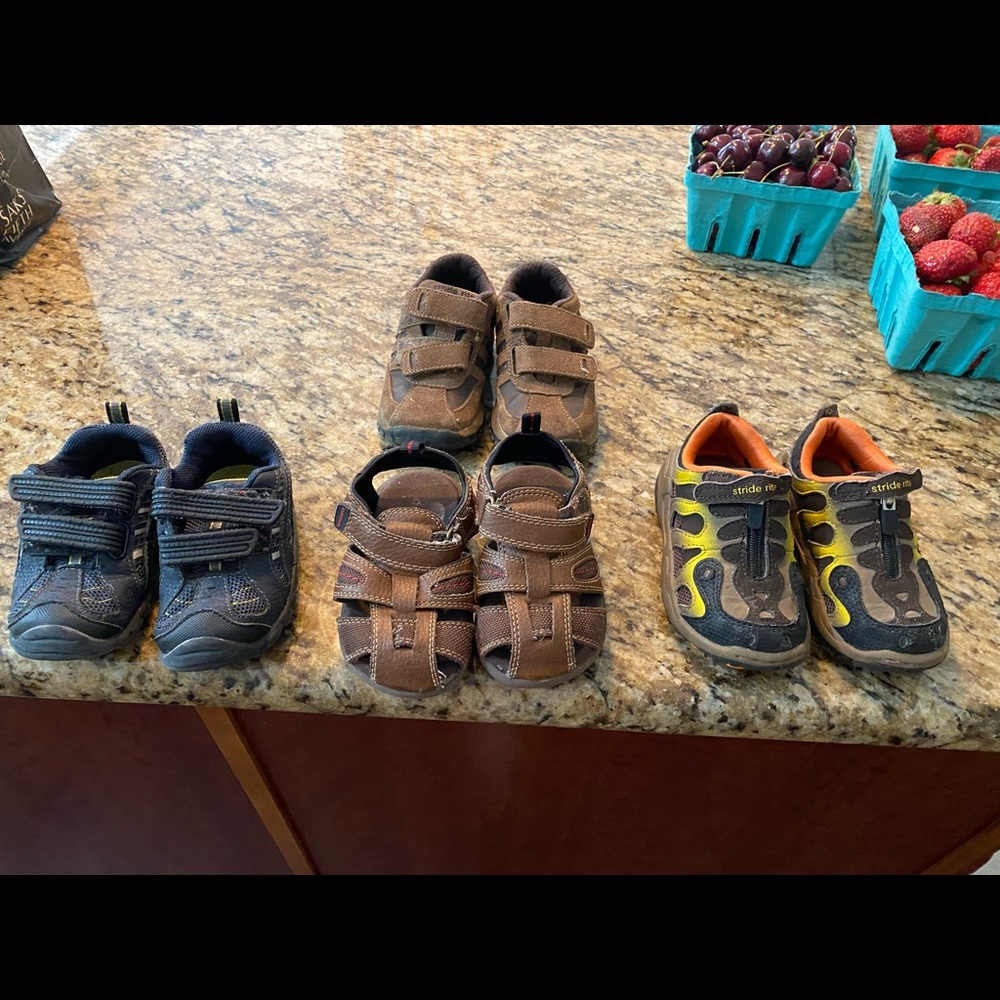 OshKosh+3 pairs of stride rite sizes 6-8mExcellent